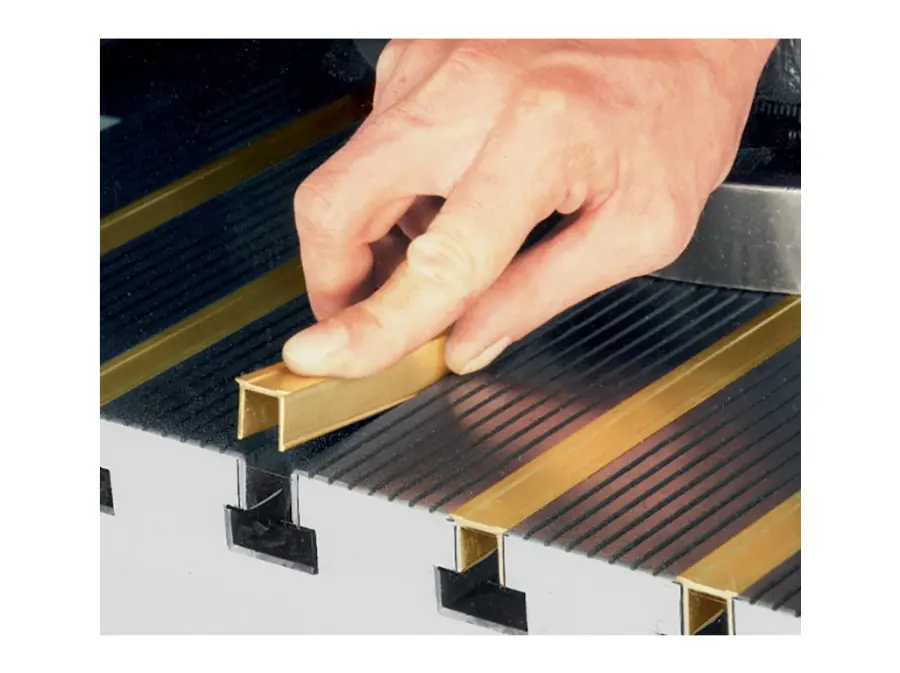 Lišta do T drážky 10x300mm sada 6ks